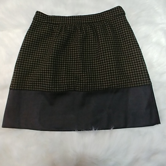 🌵J. Crew skirt perfect for fall or winter🌵 - Picture 2 of 4